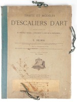 Lote 56 - LIVRO DE ARQUITECTURA TRAITÉ ET MODÈLES D'ESCALIERS D'ART - Traité des Modèles d'Escaliers d'Art, E. Delbel, Paris, Librairie d'Architecture Ducher, [1900]. Obra monumental contendo 30 pranchas in-folio com gravuras ilustrando os melhores exemp