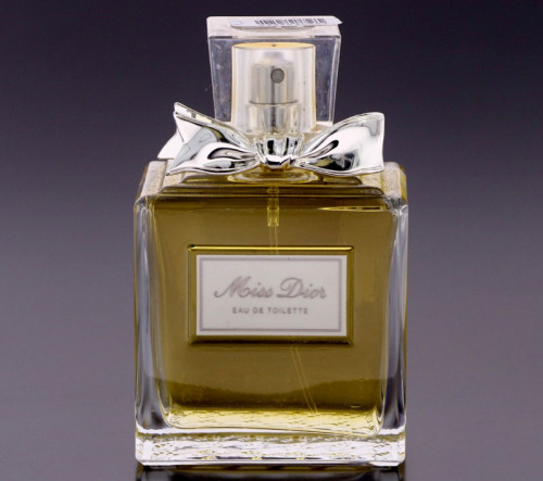 Lote 24 - DIOR, FRASCO DE PERFUME - Eau de Toilette "Miss Dior", Made in France, 100 ml. Nota: sem uso, com tampa, sem caixa