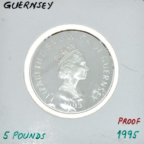 Lote 68 - GUERNSEY, MOEDA DE 5 LIBRAS EM PRATA 925, ANO 1995, Moeda de Guernsey, Rainha Elizabeth II, Rainha Mãe de 1995. Peso indicativo: 28.28 g. Dim: 38.6 mm (diâmetro). Nota: sem classificação atribuída pela Oportunity Leilões, cabe ao licitante atrib