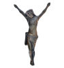 Lote 84 - CRISTO - Escultura em metal com patine bronzeada, representando Imagem de Cristo na Cruz, com sendal em relevo. Dim: 30x18 cm