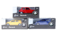 Lote 90 - CARROS MINIATURA RENAULT 1:60 - Conjunto de 3 carros miniatura em metal à escala 1:60. Modelos clássicos da Renault tais como o Renault 5, Renault Twingo e Renault Clio RS. Nota: Em caixas próprias e selados.