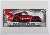 Lote 16 - DEATH NYC - Litografia sobre papel, assinada, datada de 2022, série 71/100, título "One Thousand Dollars & Porsche". Com Certificado/selo de garantia. Dim: mancha 32x45 cm. Sem moldura. Nota: Death NYC é uma artista de rua de Nova York. Crescend