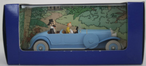 Lote 96 - MINIATURA DE AUTOMÓVEL “TINTIN” - Tintin miniatura de automóvel "05 Lincoln Torpedo / Les Cigares du Pharaon", Atlas, » à escala 1:43. Nota: como Novo, em embalagem de origem. Consultar preço indicador em https://tinyurl.com/66yb8htn