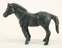 Lote 121 - CAVALO - Escultura em metal patinado como bronze. Dim: 13x16x4 cm