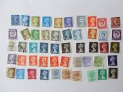 Lote 37 - Lote de 50 selos usados diferentes de INGLATERRA designados por "definitivos", em perfeito estado filatélico. Origem coleccionador CC.