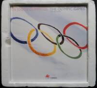 Lote 82 - Lote composto por Livro temático "OS JOGOS OLIMPICOS" - Edição CTT 1996. Cot. Afinsa 2012 52,00€. Origem coleccionador CC.