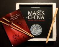 Lote 119 - Lote composto por Livro temático "PELOS MARES DA CHINA" - Edição CTT 1999. Cot. Afinsa 2012 50,00€. Origem coleccionador CC.