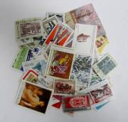 Lote 275 - Lote de 100 selos usados diferentes de Países de Leste (POLÓNIA, ROMÉNIA e RÚSSIA), em perfeito estado filatélico. Origem coleccionador CC.