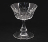 Lote 1 - BACCARAT, TAÇAS DE CHAMPAGNE - Conjunto de 6 taças de champagne com decoração lapidada. Dim: 12,5 cm. Conjunto de 6 taças similares à venda por € 1.950. Nota: marcadas na base. Consultar valor indicativo em https://www.pamono.eu/crystal-champagne - 4