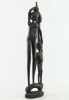 Lote 4 - ARTE AFRICANA, GRUPO ESCULTÓRICO, QUÉNIA - Escultura em madeira exótica representando 3 Figuras, decoração relevada. Dim: 83 cm (altura) - 2