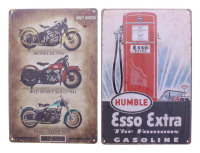 Lote 69 - PLACAS PUBLICITÁRIAS - Conjunto de 2 placas em metal de formato rectangular, decoração policromada e relevada, estilo vintage "Harley Davidson" e "Humble - Esso Extra" com dim: 20x30 cm. Nota: novas, embaladas em protecção, de colecção