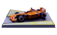 Lote 197 - NINCO, CARRO DE PISTA SLOT - Miniatura F-1, Arrows A23 2002, E. Bernoldi, à escala 1:32 da marca Ninco, refª 50281 #21 "Orange / Red Bull". Nota: Caixa de origem. Com sinais de armazenamento e falta de uma peça