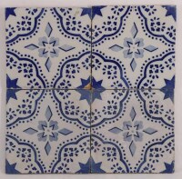 Lote 226 - AZULEJOS DE PADRÃO - 4 azulejos com decoração a azul. Dim: 14x14 cm