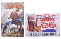 Lote 373 - PLACAS PUBLICITÁRIAS - Conjunto de 2 placas em metal de formato rectangular, decoração policromada e relevada, "Ask for Pepsi Cola" e "Spider-man New Avengers" com dim: 20x30 cm. Nota: novas, embaladas em protecção, de colecção