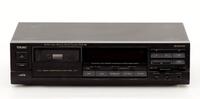 Lote 23 - TEAC, AUTO REVERSE STEREO CASSETTE DECK - Modelo R-545, cor preta. Dim: 10x43x28 cm. Nota: sinais de uso, liga