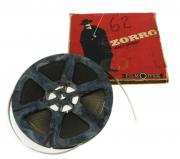 Lote 1160 - Filme 8mm da Walt Disney, Zorro, dos anos 60, editado pela Film Office, em caixa original, caixa com defeitos ( 13,5 x 13,5 cm )