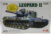 Lote 1233 - KIT TANQUE - Tanque LEOPARD II motorizado à escala 1:48 refª DF519, apesar da caixa estar aberta o pacote com as peças está selado com o motor incluído, com instruções de montagem, e autoculantes, a caixa encontra-se em bom estado