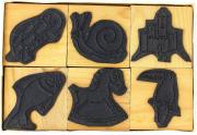 Lote 1368 - Caixa com 6 carimbos escolares, da marca Agatha, Porto - Portugal, novos, com motivo contornos ( 20,5 x 13,5 cm )
