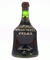 Lote 16 - AGUARDENTE BARROS - Garrafa de Aguardente Velha, Reserva da Fundação, engarrafada em 1980, Barros, Almeida & Cª, Vila Nova de Gaia, (1000ml - 40%vol.). Nota: garrafa idêntica à venda por € 125. Consultar valor indicativo em https://www.garrafeir