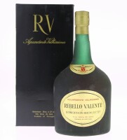 Lote 155 - AGUARDENTE REBELLO VALENTE - Garrafa de Aguardente Velhíssima, Robertson Bros & Cª, Vila Nova de Gaia, (750ml aprox.). Nota: em caixa de cartão original 