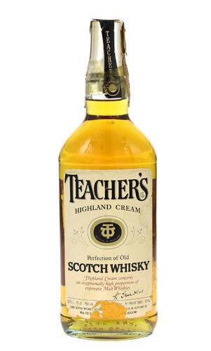 Lote 4 - WHISKY TEACHER'S - Garrafa de whisky, Highland Cream, Perfection of Old Scotch Whisky, Teacher & Sons, Escócia, (750ml - 43%vol.). Nota: garrafa antiga