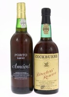 Lote 190 - GARRAFAS DE VINHO DO PORTO - 2 garrafas de Vinho do Porto sendo 1 garrafa de AmávelTawny, (750ml- -19%vol.) e 1 garrafa de Cockburn's Directors Reserve, (750ml)