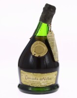 Lote 220 - AGUARDENTE CURVADA DE VELHA - Garrafa de Aguardente Velha, Caves Acácio, (700ml - 39% vol.).