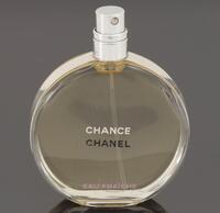 Lote 78 - CHANEL, FRASCO DE PERFUME - Eau de Toilette Eau Fraîche "Chance", Made in France, 50 ml. Nota: sem uso, sem tampa, sem caixa. Sinais de armazenamento