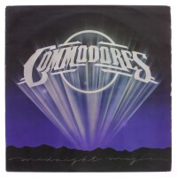 Lote 10 - COMMODORES , "MIDNIGHT MAGIC"- Disco de vinil, LP de 33 rpm,de 1979. Capa com sinais de armazenamento e disco com sinais de pouco uso. Inclui encarte de origem