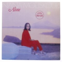 Lote 23 - NANA MOUSKOURI, "ALONE" - Disco de vinil, LP de 33 rpm, de 1985. Capa em bom estado, com sinais de armazenamento e disco sem sinais de uso