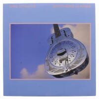 Lote 110 - DIRE STRAITS, "BROTHERS IN ARMS" - Disco de vinil, LP de 33 rpm, de 1985. Capa em bom estado e disco sem sinais de uso. Inclui encarte de origem