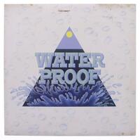 Lote 111 - VÁRIOS ARTISTAS, "WATER PROOF" - Álbum duplo, LP´s de 33 rpm, de 1986. Capa com sinais de armazenamento e discos sem sinais de uso.