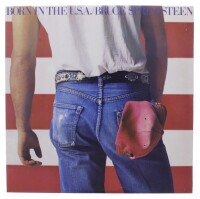 Lote 116 - BRUCE SPRINGSTEEN , "BORN IN THE U.S.A.." - Disco de vinil de 33 rpm, de 1984. Capa em bom estado e disco sem sinais de uso. Inclui encarte original