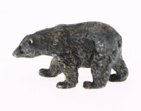 Lote 36 - LEITÃO & IRMÃO, URSO, ESCULTURA EM PRATA PORTUGUESA 925 - Representando urso com decoração naturalista. Peso: 11,8 g. Dim: 1,5x2,5x0,8 cm. Nota: com marcas de contraste e marca de ourives