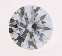 Lote 122 - MOISSANITE COM 1 CT - Moissanite em talhe brilhante redondo com 1 ct, graduação de cor IJ, claridade VVS1. Dim: 6,5 mm. Nota: com certificado emitido pelo Gemological Research Academy