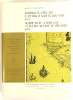 Lote 33 - DESCRIÇÃO DA SERRA LEOA E DOS RIOS DE GUINÉ DO CABO VERDE (1625) - André Donelha, Lisboa, Junta de Investigações Científicas do Ultramar, 1977. Obra em formato bilingue: português e francês. Encadernação editorial cartonada com gravações e títul