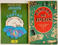 Lote 34 - MANUAL DE JOGOS: ASSALTO, BACARÁ, BILHAR, BISCA, BLUFF, BRIDGE, CANASTA, DAMAS, DOMINÓ, GAMÃO, SNOOKER, SUECA, XADREZ...; JOGOS DE CARTAS. 2 OBRAS - AAVV, Lisboa, Edição do G.D.L.P., 1958. Ilustrações intercaladas no texto; Graciano Dolma, Lisbo