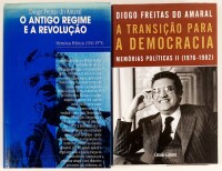 Lote 90 - O ANTIGO REGIME E A REVOLUÇÃO. MEMÓRIAS POLÍTICAS (1941-1975); A TRANSIÇÃO PARA A DEMOCRACIA. MEMÓRIAS POLÍTICAS II (1976-1982). 2 OBRAS - Diogo Freitas do Amaral, Lisboa, Círculo de Leitores, 1995; 2008. 2 obras. Encadernações editoriais carton