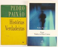 Lote 91 - 1ª EDIÇÃO: HISTÓRIAS VERDADEIRAS; VIVER TODOS OS DIAS CANSA. 2 OBRAS - Pedro Paixão, Lisboa, Cotovia; Quetzal, 1994; 2010. 2 obras. Encadernações editoriais em brochura. Nota: assinatura de posse; miolos limpos