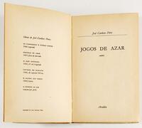 Lote 101 - 1ª EDIÇÃO: JOGOS DE AZAR (CONTOS) - José Cardoso Pires, Lisboa, Editora Arcádia, 1963. Robusta encadernação editorial cartonada com título gravado na lombada. Nota: usuais vestígios de armazenamento nas pastas e lombada; miolo em muito bom esta