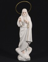 Lote 90 - CRISTO - Escultura em biscuit policromado com halo em metal. Dim: 16 cm. Nota: marcado Porcelanas Neca