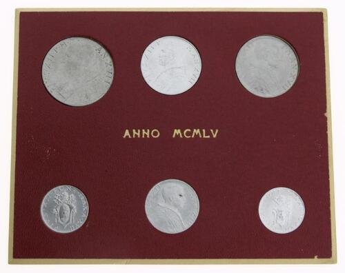 Lote 33 - CIDADE DO VATICANO, MOEDAS, ANO 1951 - 6 moedas da Cidade do Vaticano do Pontificado de Pio XII de 1951 sendo 1 moeda de 1 Lira, 1 de 2 Liras, 1 de 5 Liras, 1 de 10 Liras, 1 de 50 Liras e 1 de 100 Liras. Dim: entre 17 mm e 27.75 mm (diâmetro). N