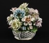 Lote 3 - CAPODIMONTE, ARRANJO FLORAL/CENTRO DE MESA - Cesta com flores em porcelana, decoração policromada em relevo, marcada na base. Dim: 30x30 cm(aprox). Nota: sinais de uso, pequenas falhas - 3