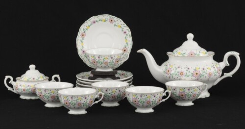 Lote 6 - FUNDAÇÃO AMÁLIA RODRIGUES, SERVIÇO DE CHÁ - Em porcelana executado por NG Porcelanas. Composto de bule, açucareiro e 6 chávenas de chá com 6 pires. Decoração floral policromada e dourada. Dim: 18 cm (bule). Nota: marcados na bases