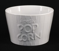 Lote 107 - TAÇA EM PORCELANA - Decoração monocroma branca relevada com a legenda "Fresh Pop Corn". Dim. 14x21,5 cm