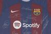 Lote 9 - FOOTBALL CLUB BARCELONA - Camisola Oficial do Football Club Barcelona, AUTOGRAFADA pela equipa, Nike. Dim: mancha 80x74 cm. Dim: moldura 87x82 cm. Nota: proveniente de colecção particular - 2