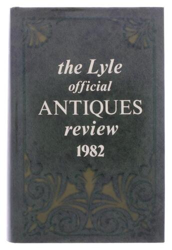 Lote 136 - THE LYLE OFFICIAL ANTIQUES REVIEW 1982, LIVRO - Edited by Tony Curtis, complied by Margot Rutherford. Edição em língua inglesa da Lyle Publications. Encadernação editorial com sobrecapa. Dim: 22,5x15 cm