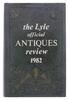 Lote 136 - THE LYLE OFFICIAL ANTIQUES REVIEW 1982, LIVRO - Edited by Tony Curtis, complied by Margot Rutherford. Edição em língua inglesa da Lyle Publications. Encadernação editorial com sobrecapa. Dim: 22,5x15 cm