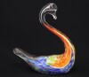 Lote 93 - CISNE DECORATIVO EM VIDRO MURANO - Decoração relevada e policromada. Dim: 15 cm - 3