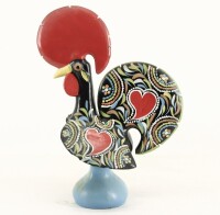 Lote 155 - GALO DE BARCELOS - Decoração tradicional em faiança, motivo "Galo de Barcelos". Dim: 33 cm. Nota: sinais de uso, pequenas falhas